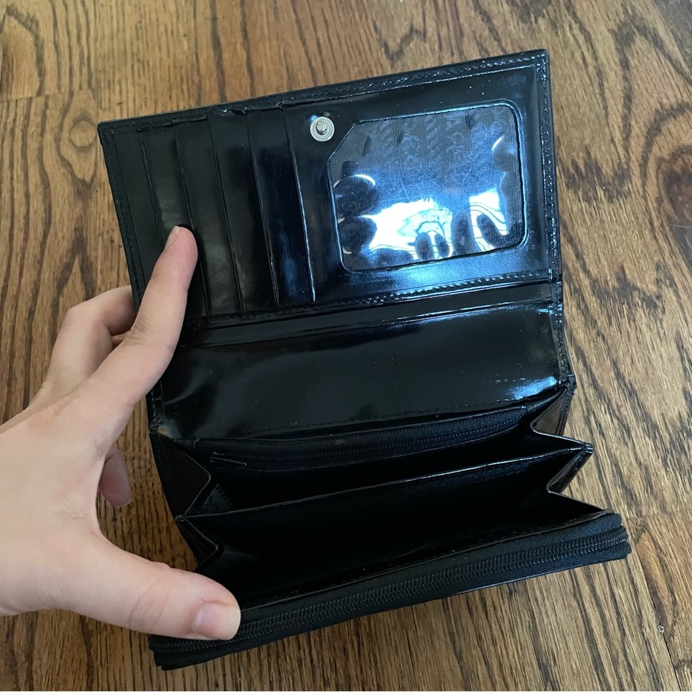 ❌ SOLD ❌ Vintage Prada Wallet - Picture 4 of 5